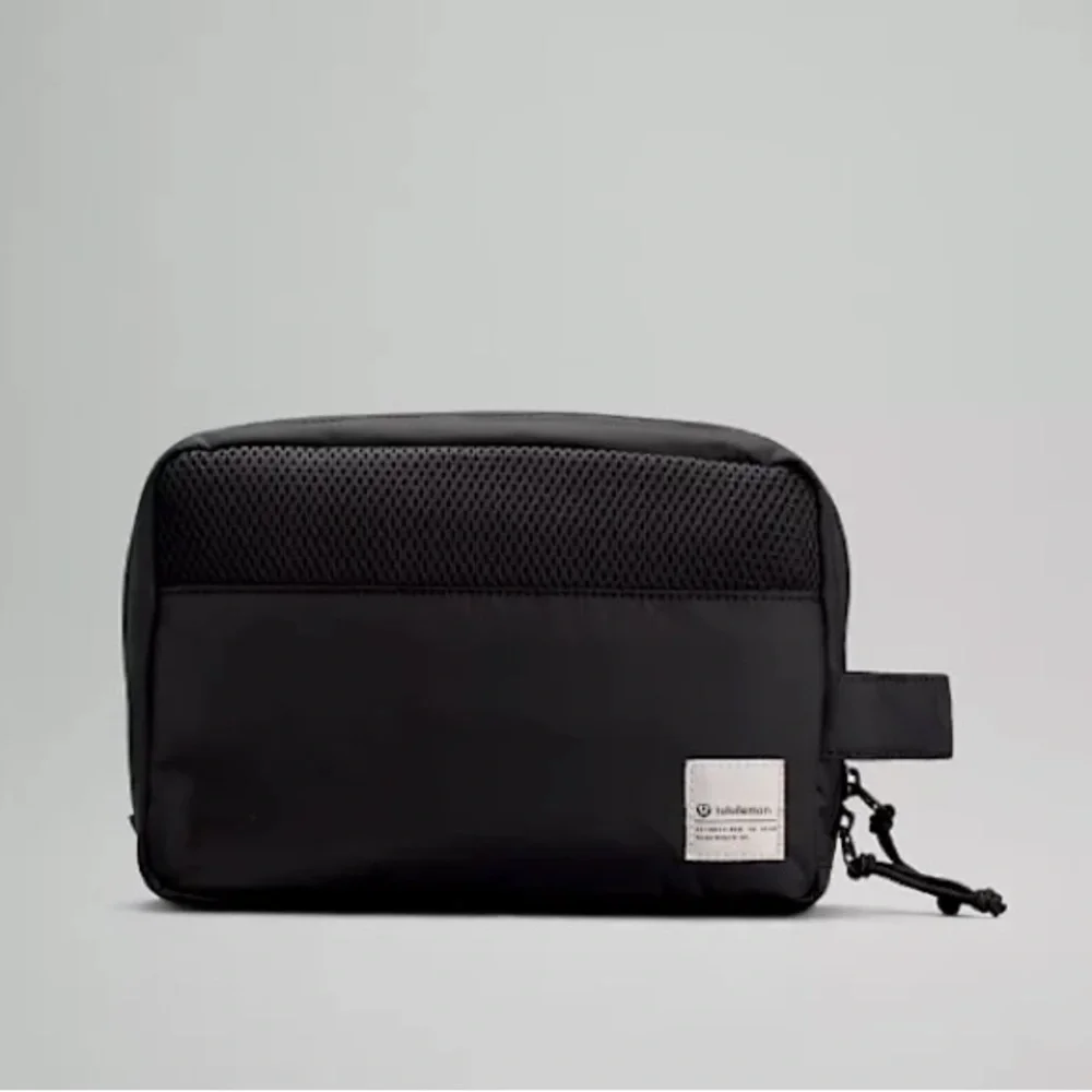 Lululemon Patch Logo Travel Kit - Picture 1 of 6